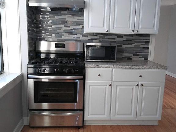 4th image of 1554 W Thomas St APT 2M