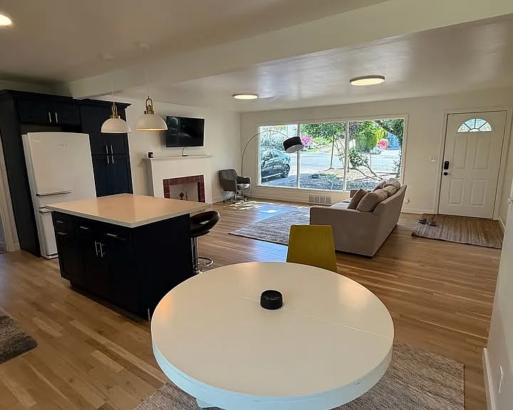 406 Avenue I — Photo 1