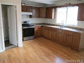 323 Peninsula Blvd — Photo 3