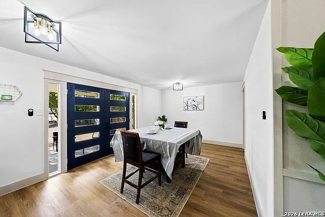 3 bed, 2.0 bath, 1276 sqft, $2,000 — Photo 3