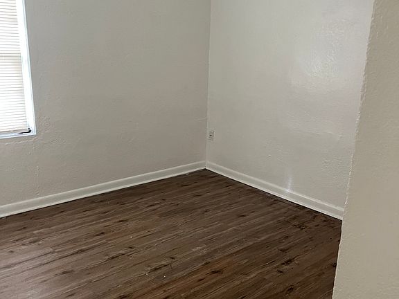 4th image of 5715 Iris Blvd