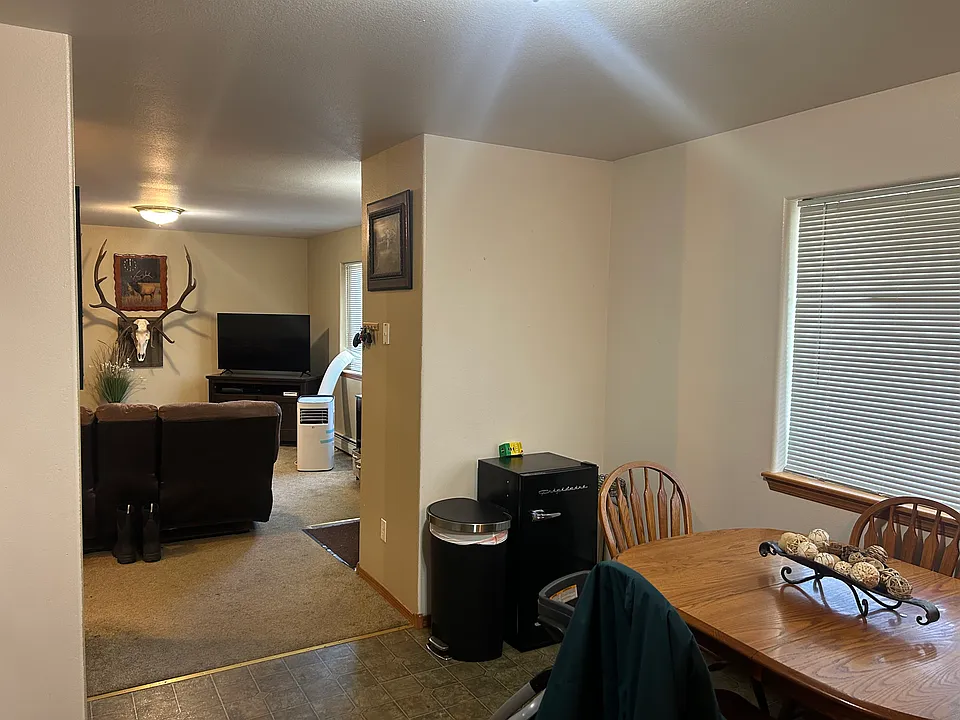 Kitchen to the living room view.