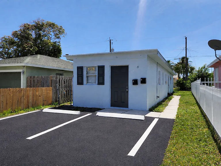 430 NW 12th Ave #A — Photo 1