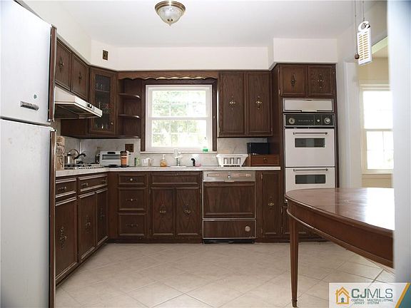 3rd image of 3 Lambert St