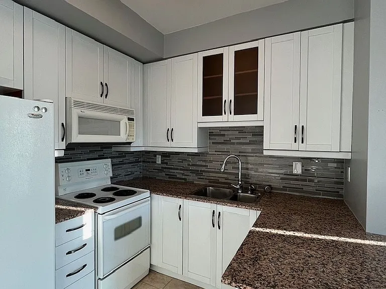 60 Byng Ave #1012 — Photo 3