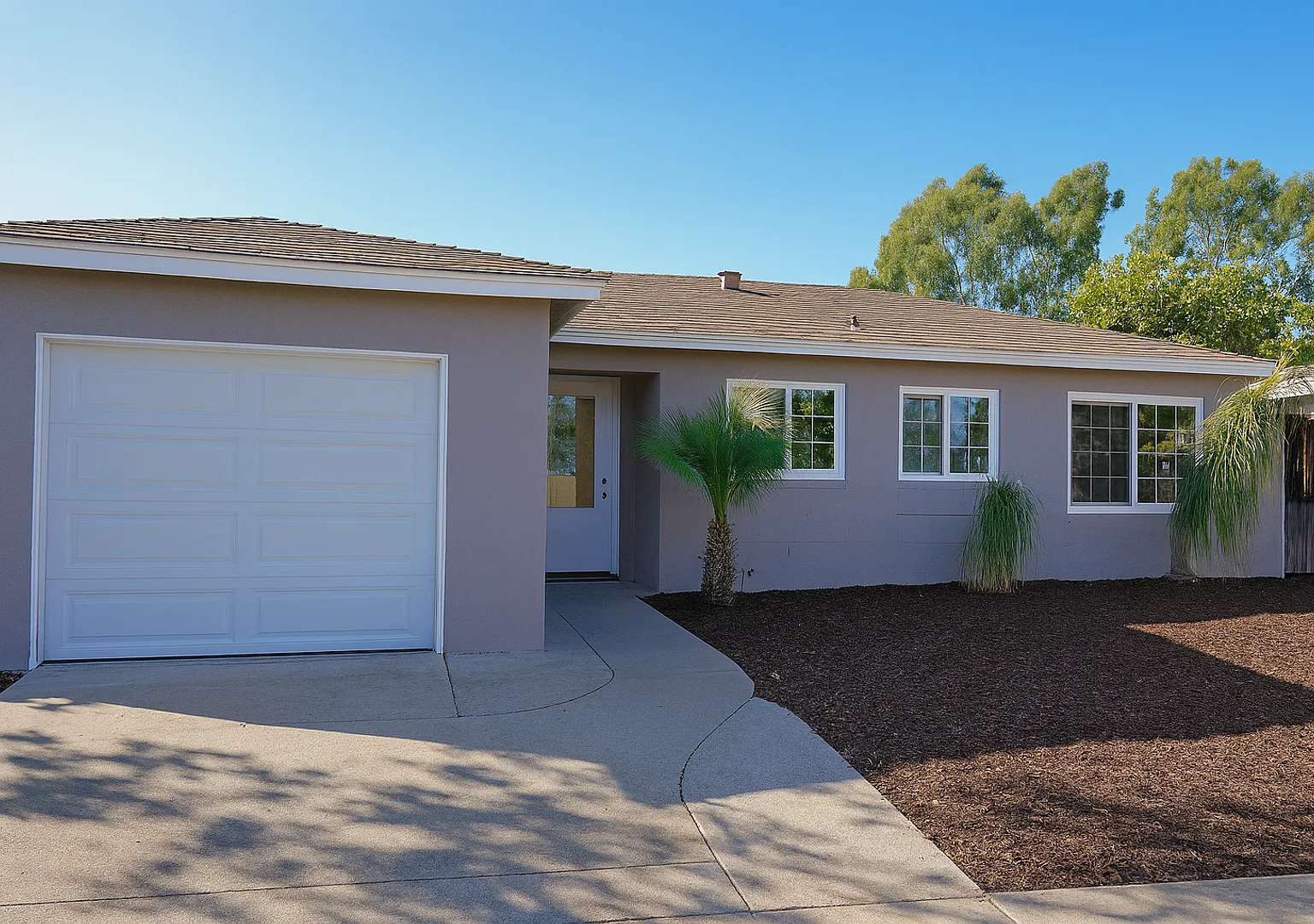 7 Bed 3 Bath House on Tipton- Great for Big Groups!! — Photo 1