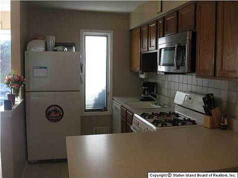 3rd image of 361 Huguenot Ave