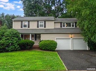 372 McKinley Blvd, Paramus, NJ 07652