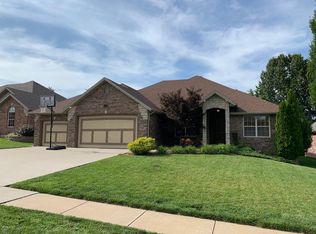 3861 W Vincent Dr, Springfield, MO 65810