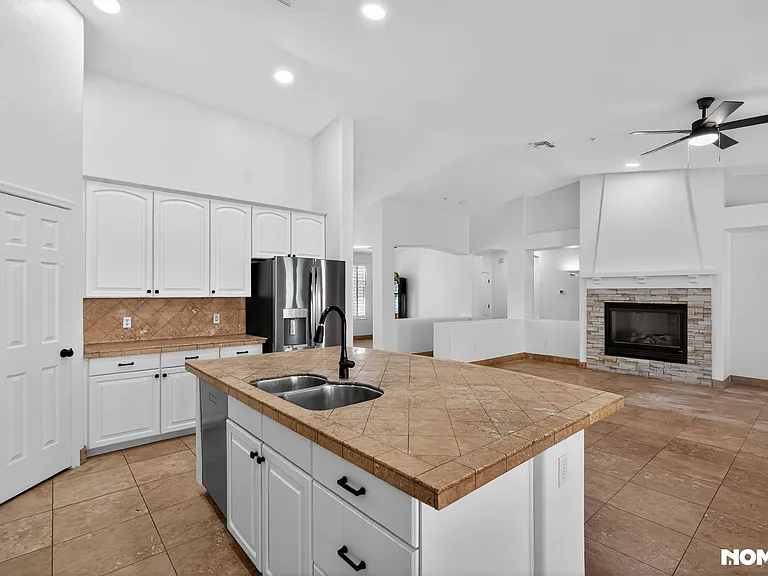 7742 E Los Gatos Dr — Photo 13
