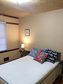 4 bed, 2.5 bath, 2000 sqft, $685 — Photo 1