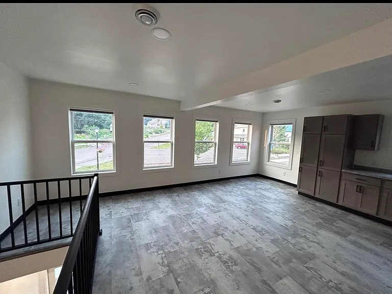 512 Quincy St — Photo 4