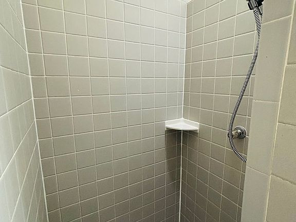 5th image of 2700 Meadowbrook Dr