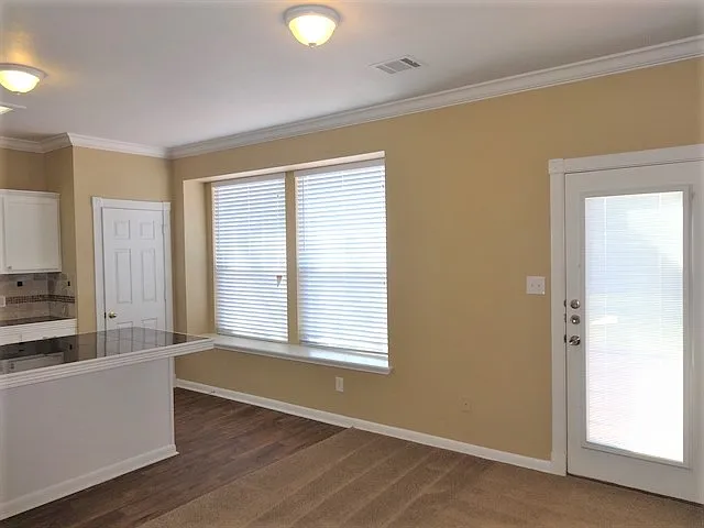 4 bed, 2.5 bath, 2164 sqft, $2,300 — Photo 4