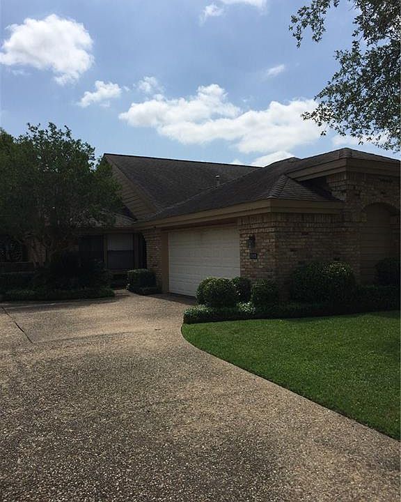 2nd image of 10925 Crown Colony Dr