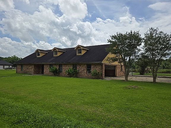 2nd image of 208 Hedgeford Dr