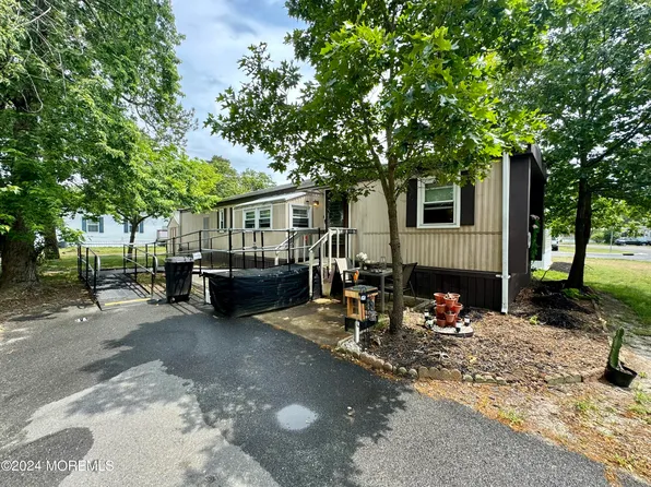 50 Woodchuck Parkway, Whiting, NJ 08759