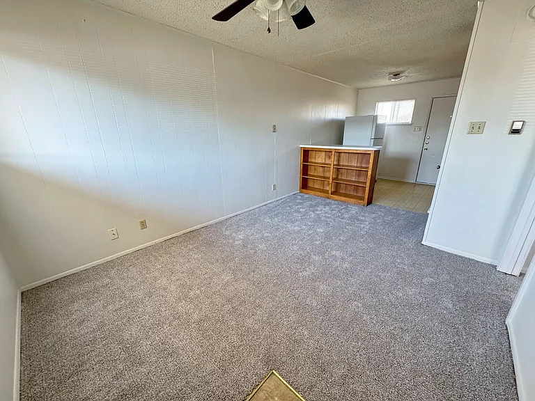 807 W Hallmark Ave — Photo 3