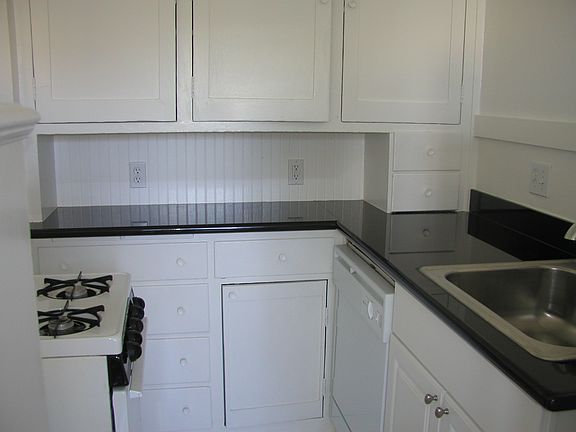 3rd image of 3333 Broderick St #205