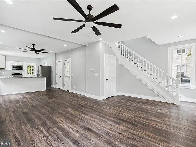 305 Willis St — Photo 4