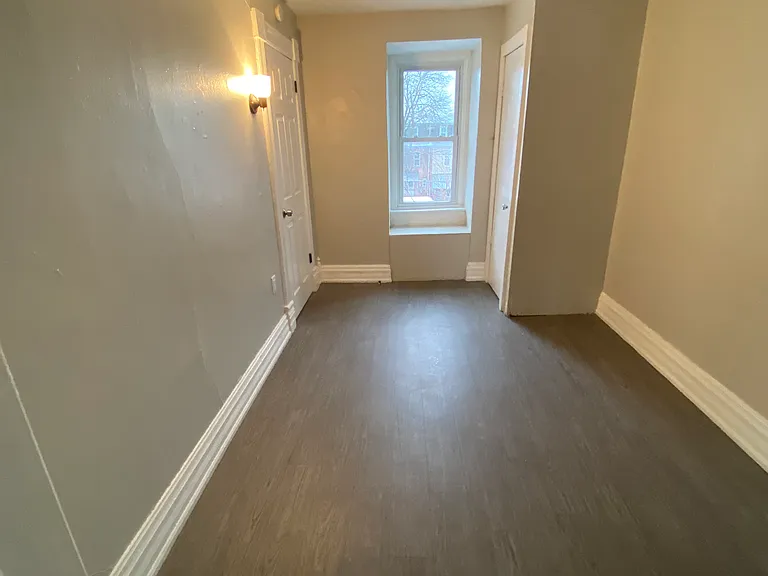 318 N 14th St — Photo 11