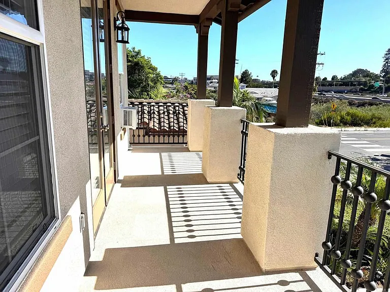 653 Beach St — Photo 19