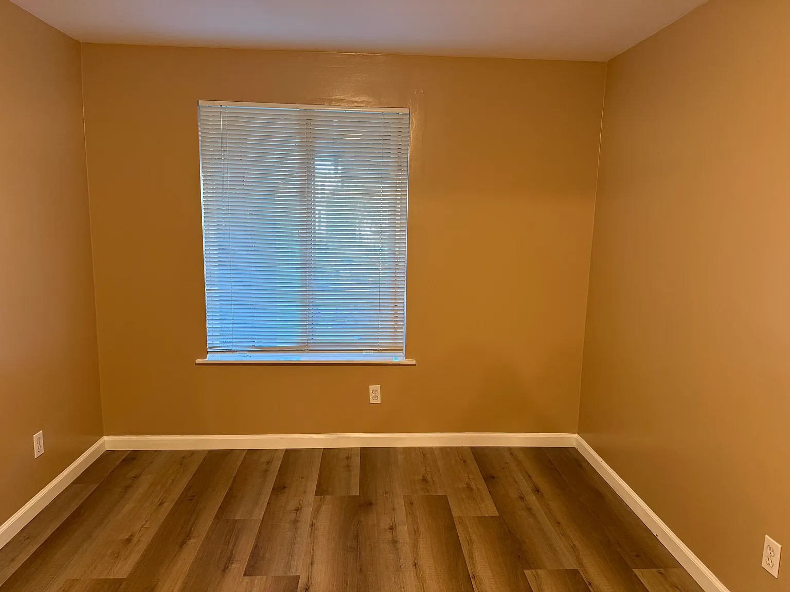 2 bed, 500 sqft, $1,400 — Photo 1