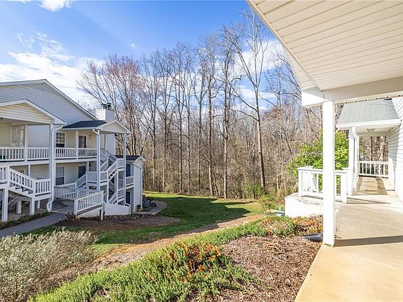 3rd image of 630 Balfour Rd