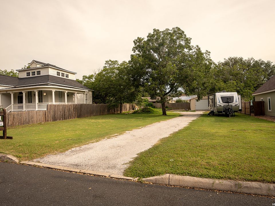 1st image of 410 E Bandera LOT 10