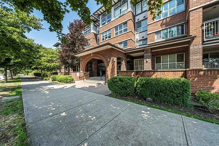 2 bed, 2.0 bath, 850 sqft, $2,100 — Photo 1