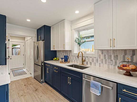 3rd image of 417 Waight St