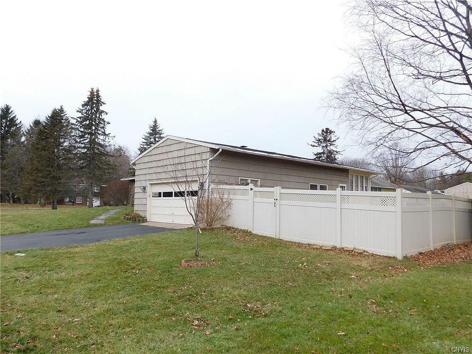 2nd image of 202 Kenny St