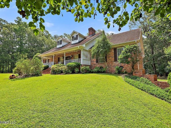 1600 Pine Hill Dr, Raymond, MS 39154