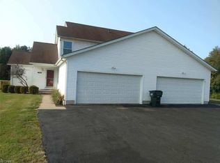 1996 & 1998 Rolling Meadows Ln, Akron, OH 44312