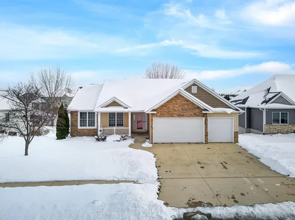 6 Blackstone Ct, Le Claire, IA 52753
