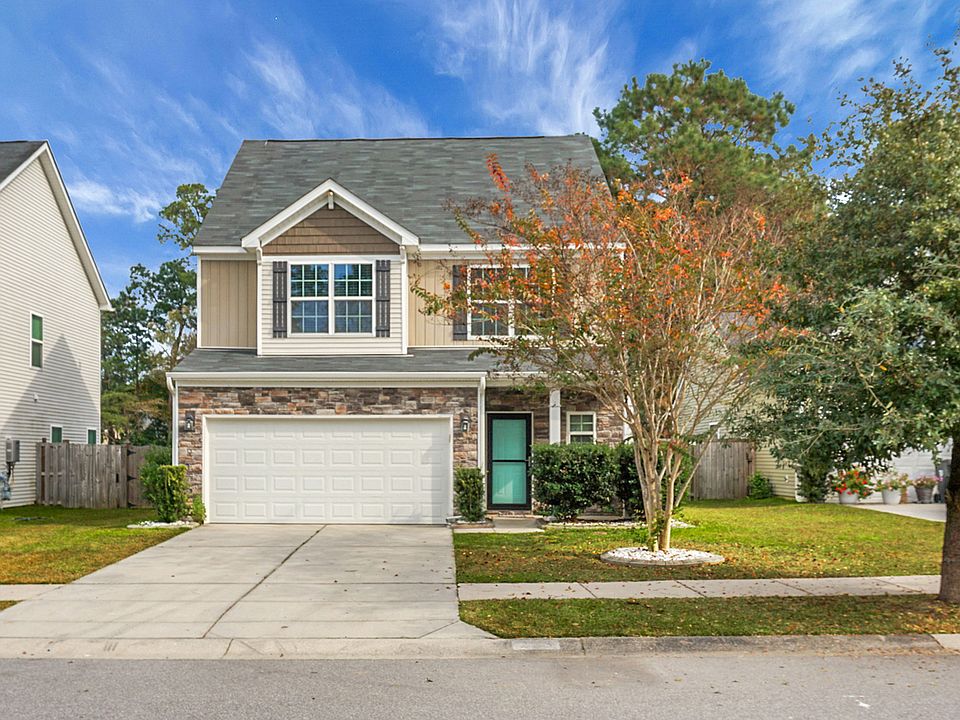 Lovely home at front of cul-de-sac