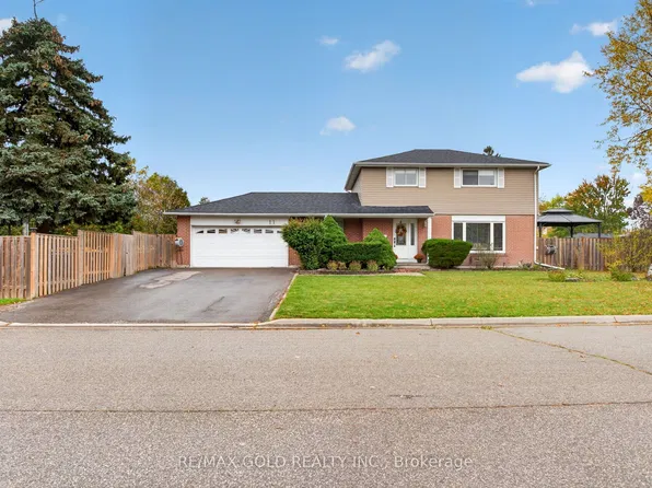 11 Dowling Cres, Brampton, ON L6T 3B8