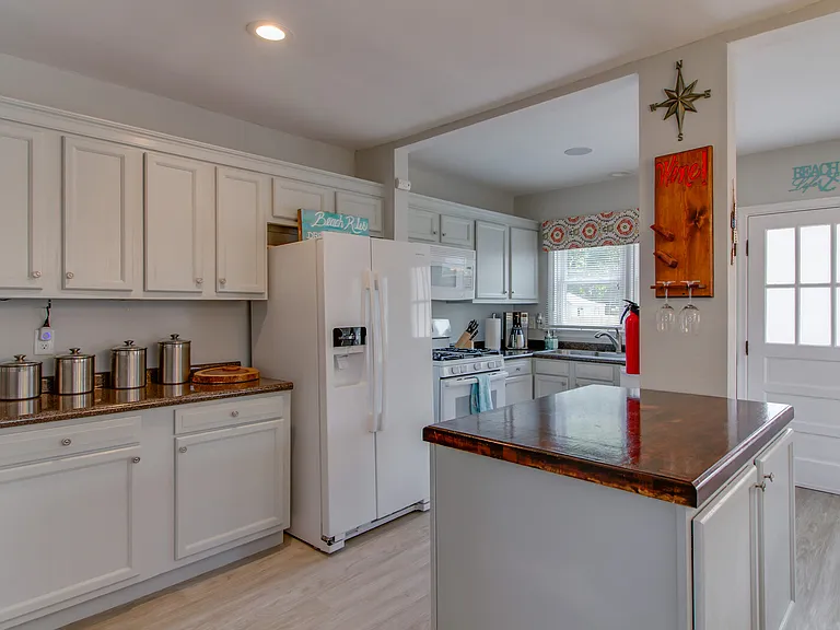 1273 Little Bay Ave — Photo 9
