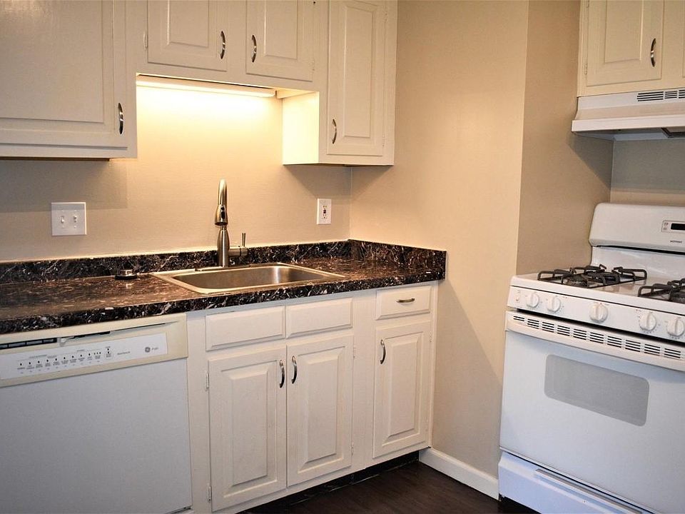 2nd image of 9430 W 81st St APT 1