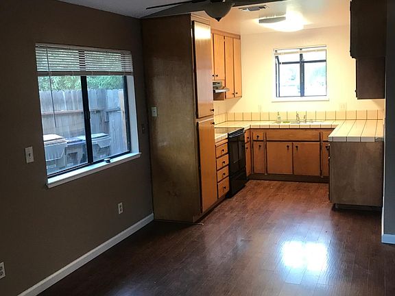 3rd image of 134 Muir Cir