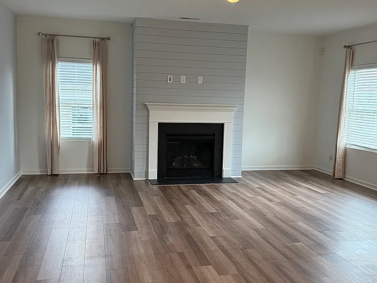 4736 Bell West Dr — Photo 29