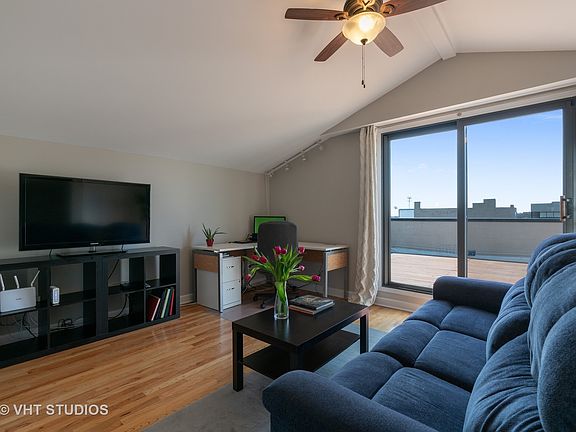 4th image of 1618 N Claremont Ave APT 3S
