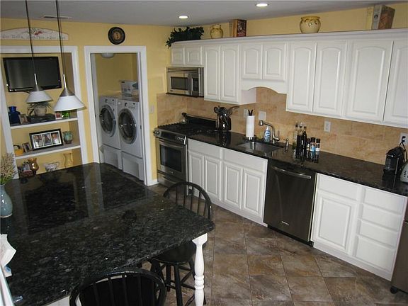 5th image of 164 Westgate Dr #164