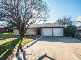 701 Heritage Trl, Granbury, TX 76048