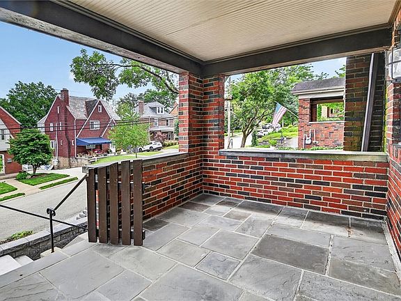 3rd image of 529 Hillcrest Pl