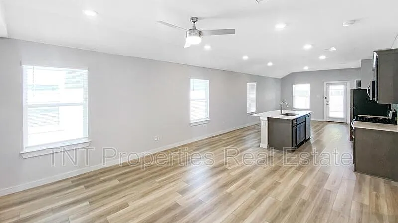 Building Photo - 1239 Amistad Loop