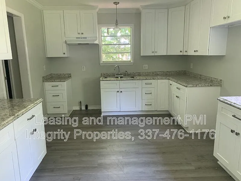 3 bed, 1.0 bath, $1,100 — Photo 4