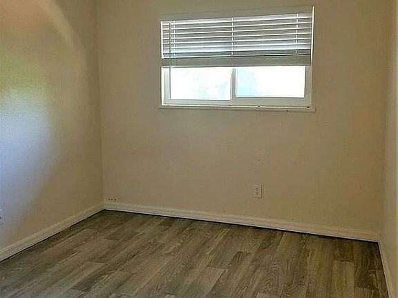 4th image of 1050 Wayne Ave APT 13