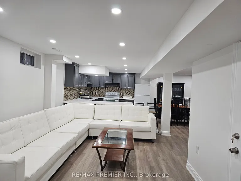 16 Vineyard Ct #B — Photo 10