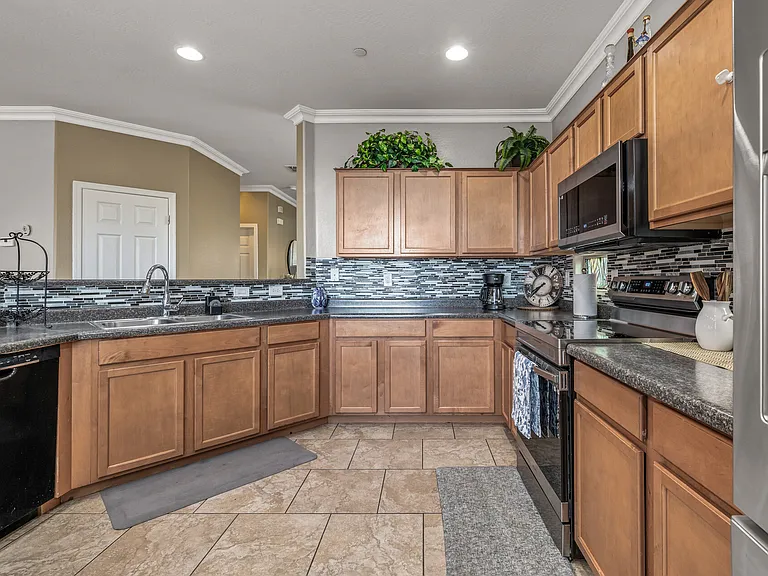 12025 W Polk St — Photo 18